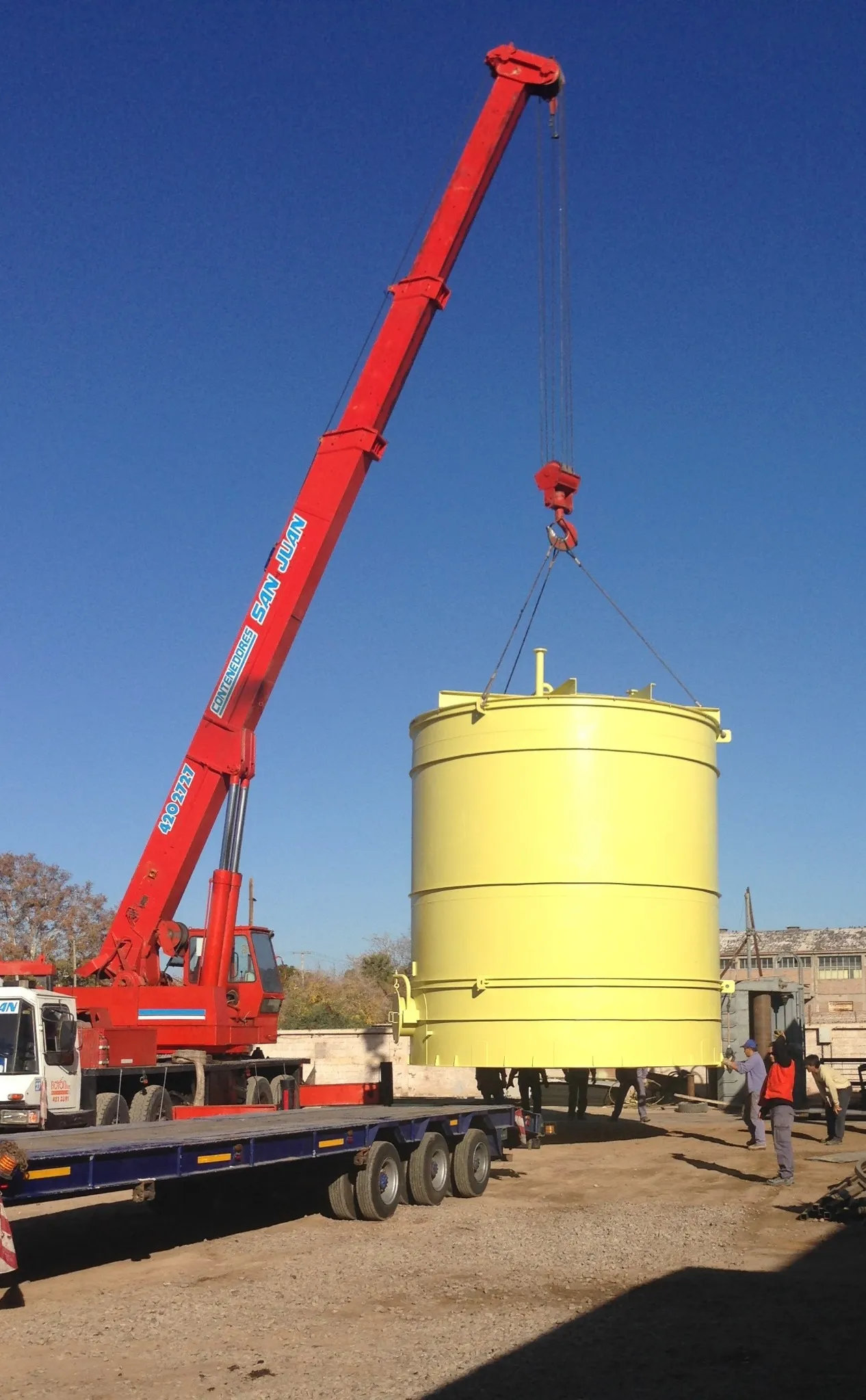 Centro de mecanizado CNC en operación